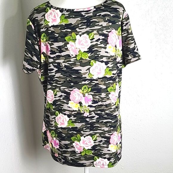 Bae City Green & Black Camouflage Top, Pink Roses, Ruching Down Front, Sz 1X - Picture 7 of 8